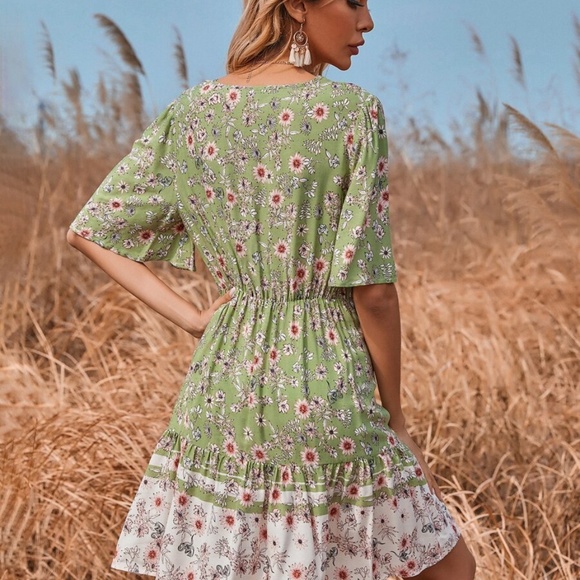 boho v neck floral print ruffle hem green dress - Picture 4 of 5